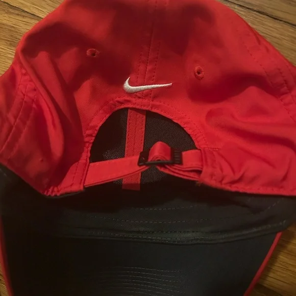 Nike Red Golf Baseball Cap - Picture 3 of 5